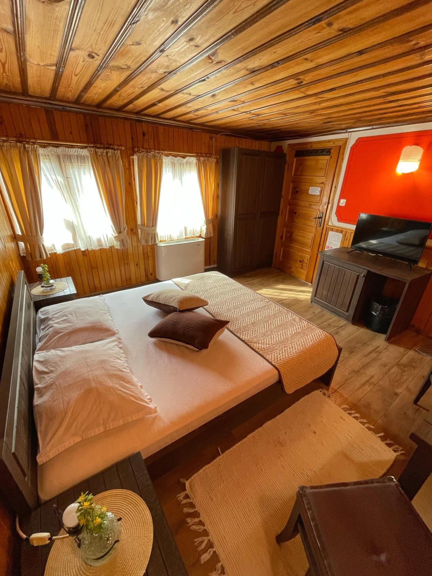 Guest Rooms Colorit 科普里夫什迪察 外观 照片