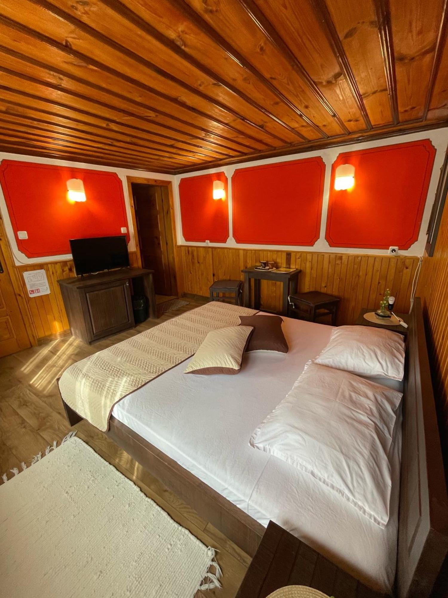 Guest Rooms Colorit 科普里夫什迪察 外观 照片