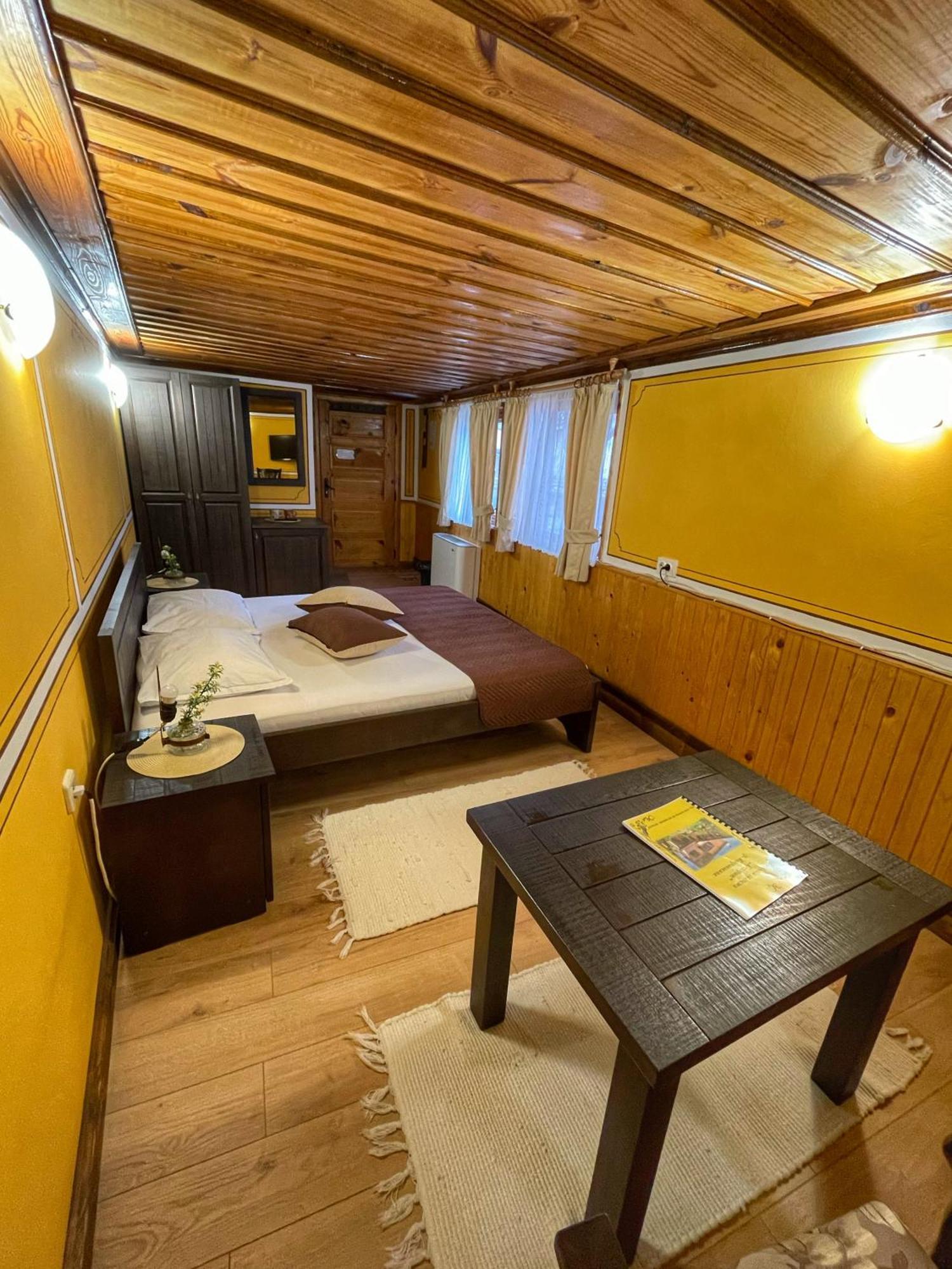 Guest Rooms Colorit 科普里夫什迪察 外观 照片