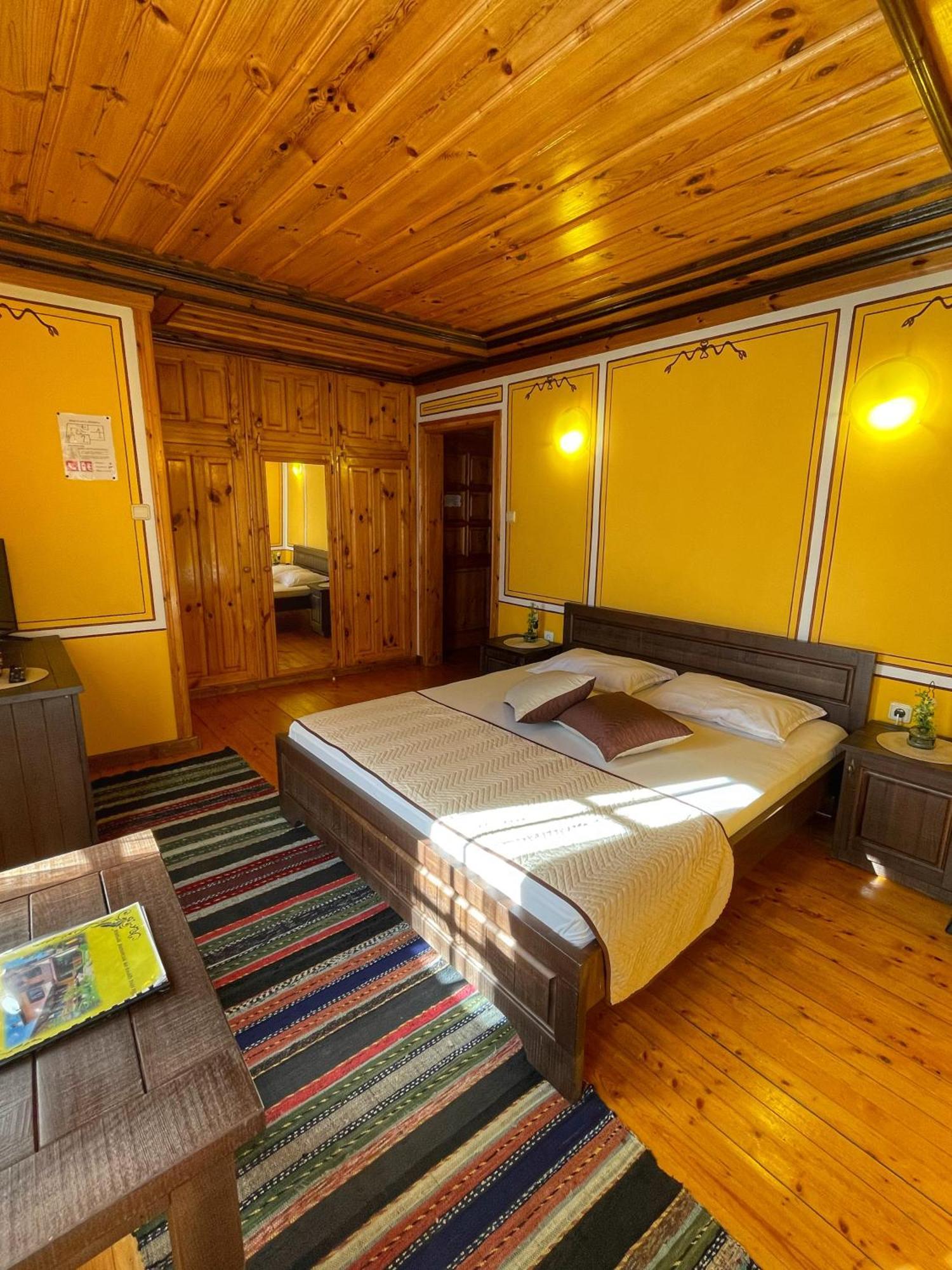 Guest Rooms Colorit 科普里夫什迪察 外观 照片